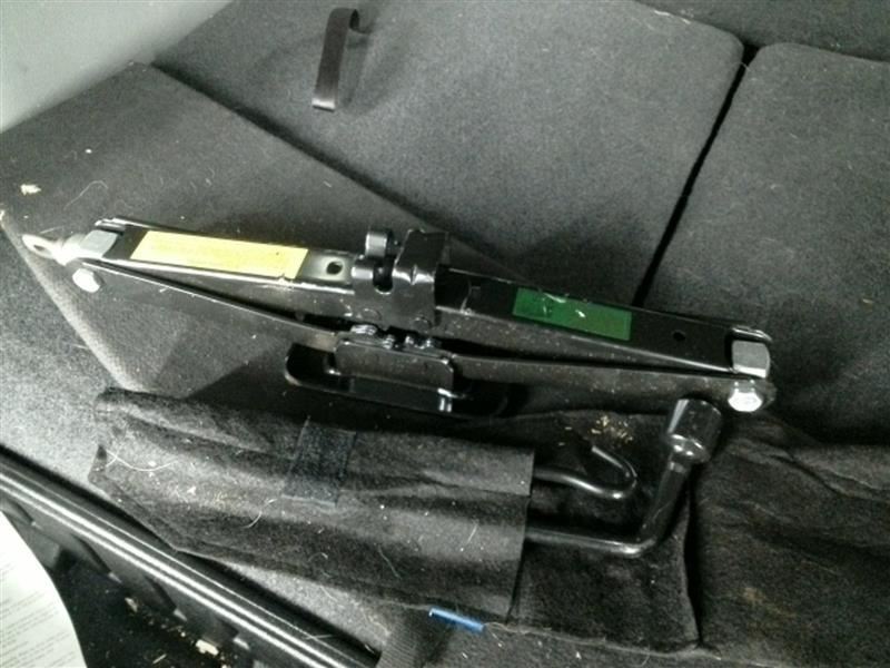 Sorento 2012 Jack 104556250 sin bandeja de espuma sin neumático de repuesto