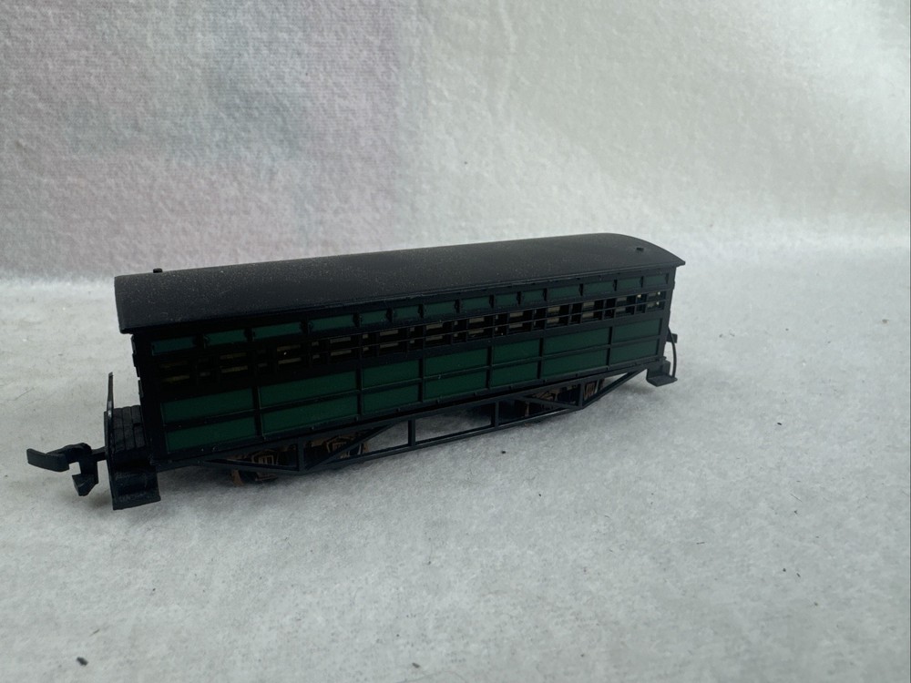 Bachmann Ho Scale Green Freight  Cattle Car For Train Set Layout