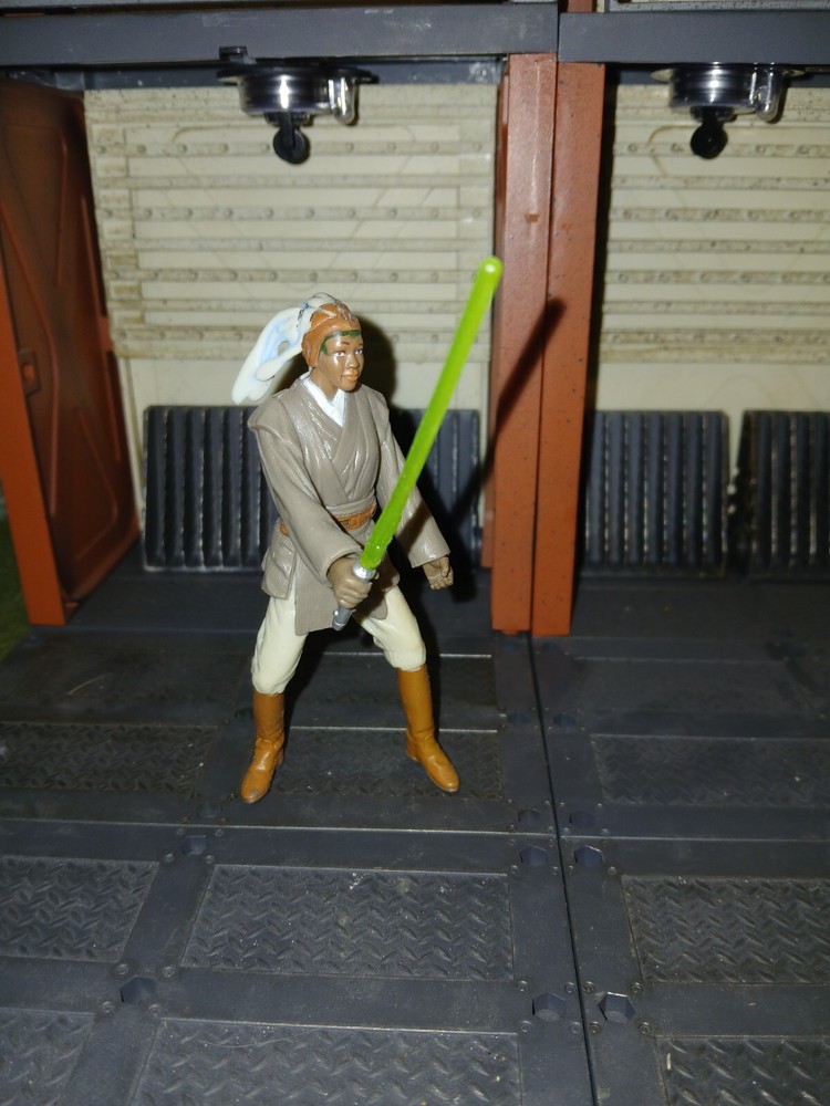 Loose Star Wars Female Jedi Action Figure 3.75 1/18
