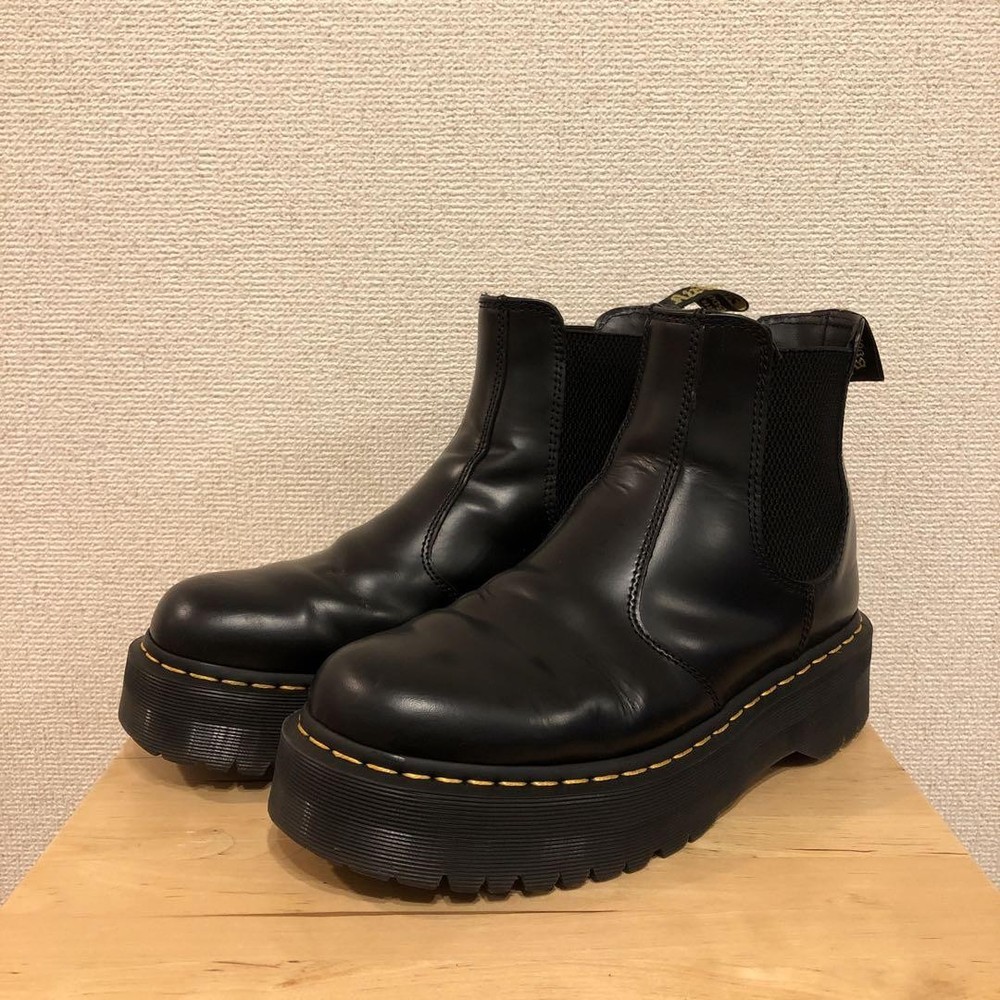 Dr. Martens Chelsea Boots for Men and Women - Comfortable & Stylish