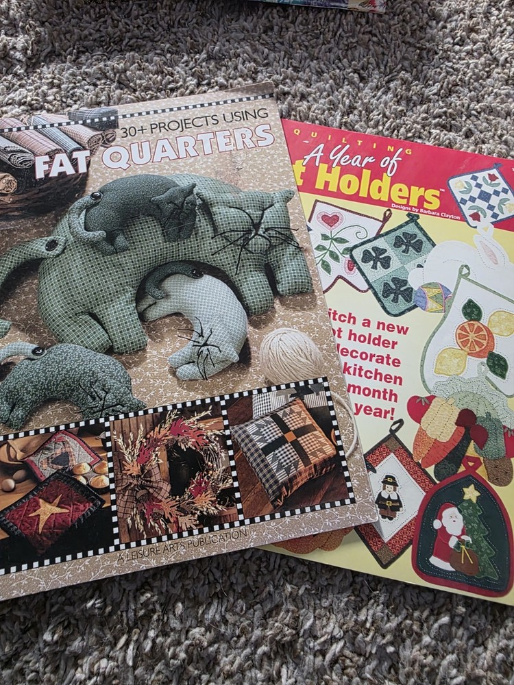 2 Books Crafts 30+ PROJECTS USING FAT QUARTERS; A year Of Pot Holders