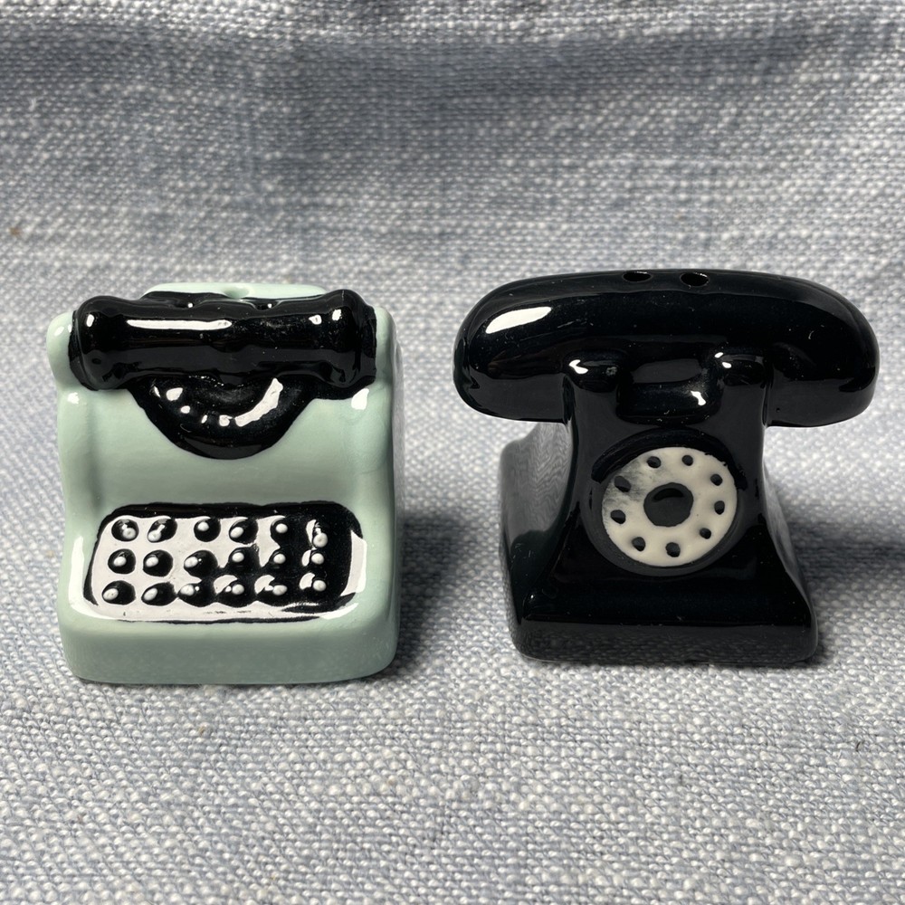 Cracker Barrel Rotary telephone & typewriter salt and pepper shakers Vintage !