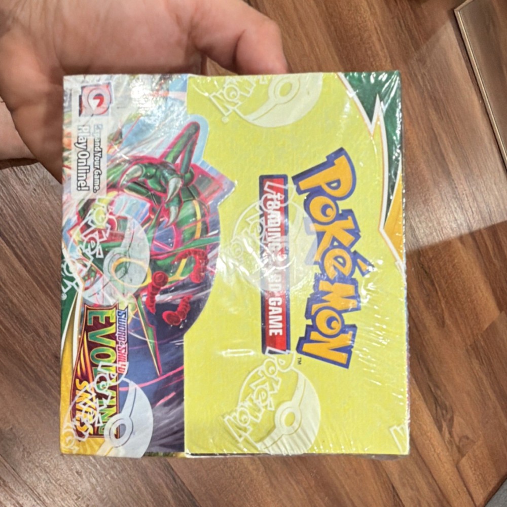 Pokémon TCG Sword & Shield Evolving Skies Booster Box English 360 Cards 2021