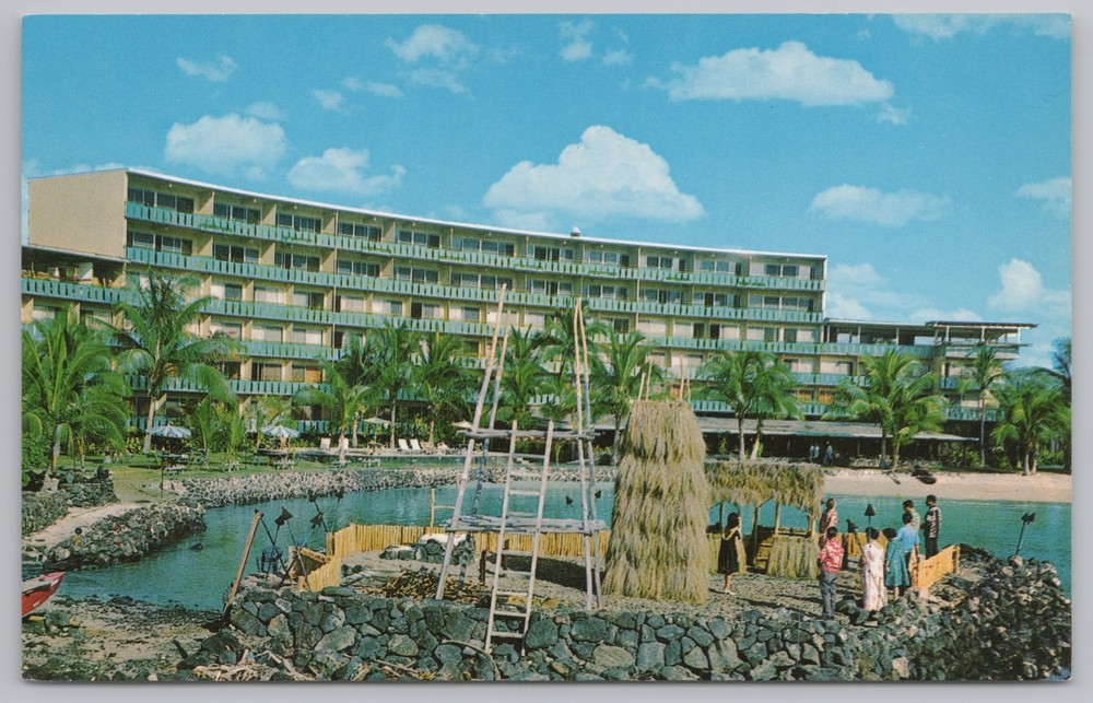 Kailua-Kona Hawaii~Hotel King Kamehameha & Ahuena Heiau Temple~Vintage Postcard
