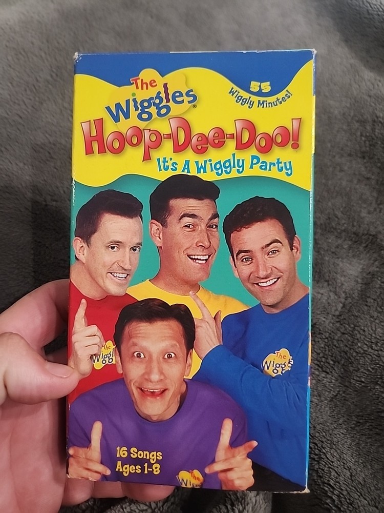 THE WIGGLES HOOP-DEE-DOO! It's a Wiggly Party VHS Tape 16 Songs Music 2003 Works