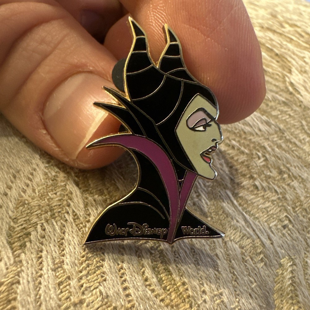 2004 Disney World Villains Maleficent Cast Lanyard Pin
