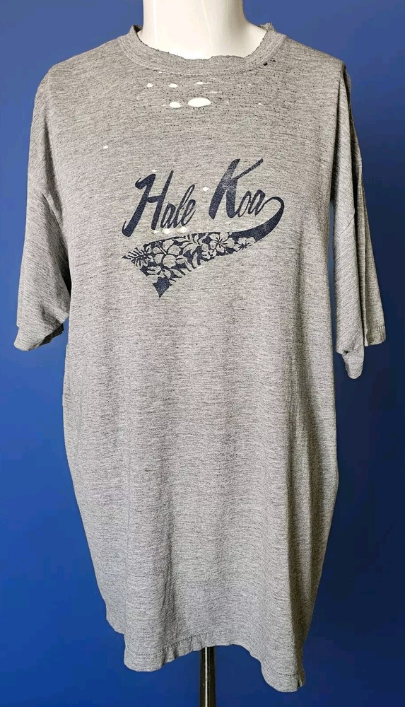 Vintage 90s Hale Koa Hotel Hawaii Navy Military T-Shirt XL Distressed Thrashed