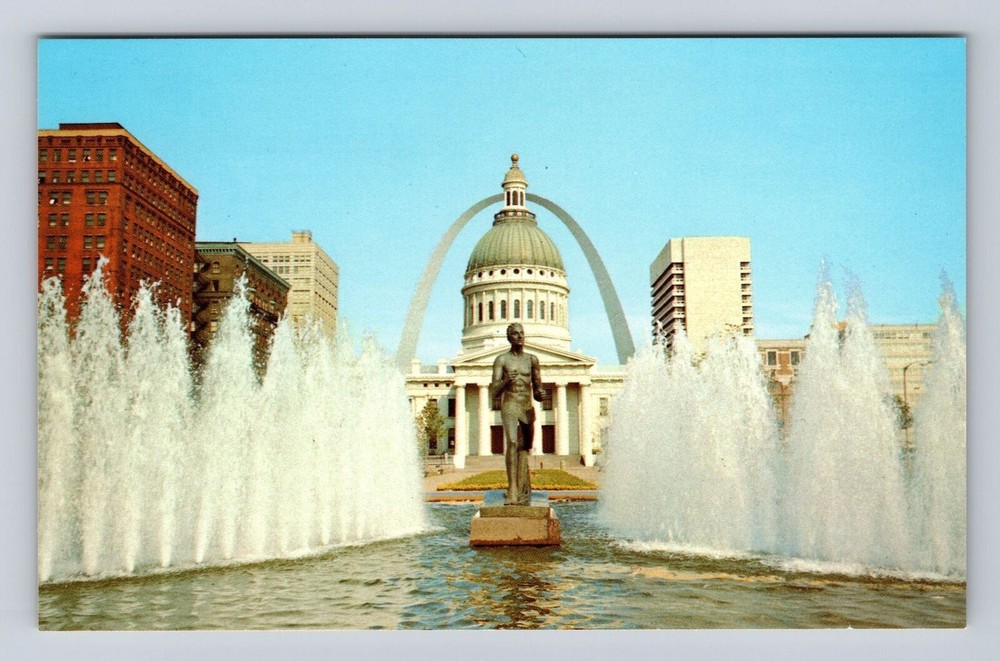St Louis MO-Missouri, Old Courthouse & Gateway Arch, Antique Vintage Postcard