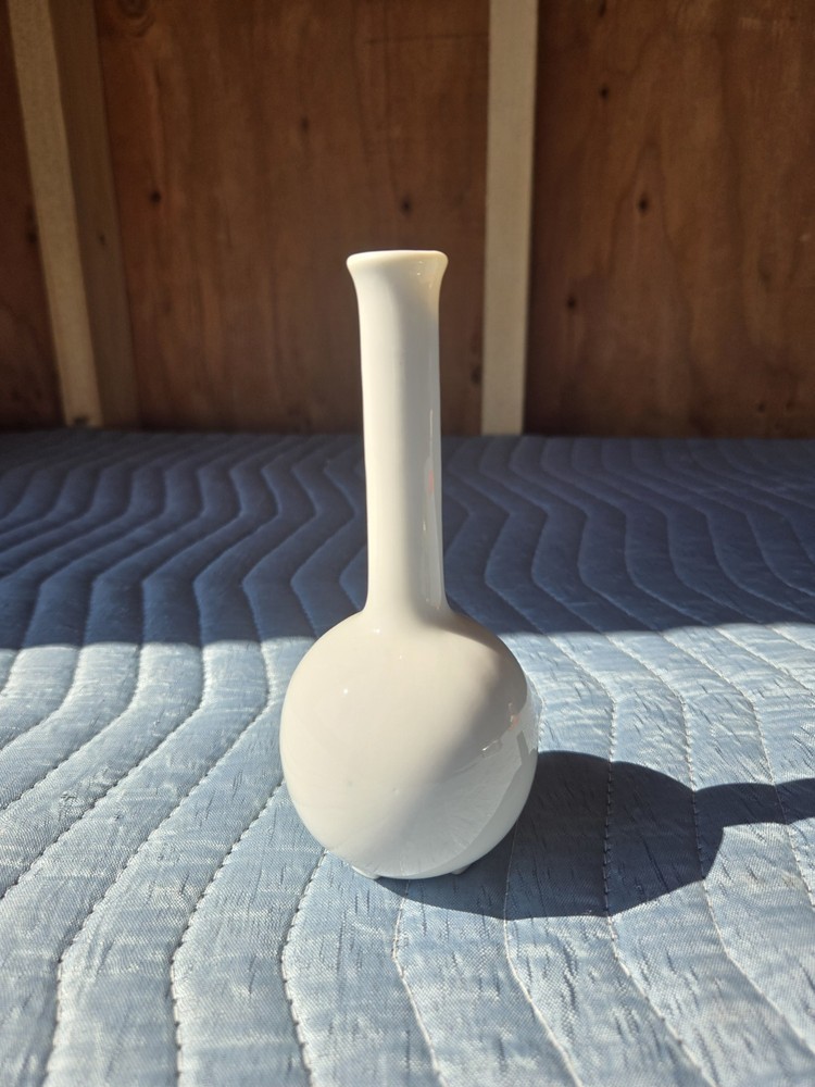 Vintage Made In Japan White Porcelain Bud Vase Ball Base 6 In Simple Elegant
