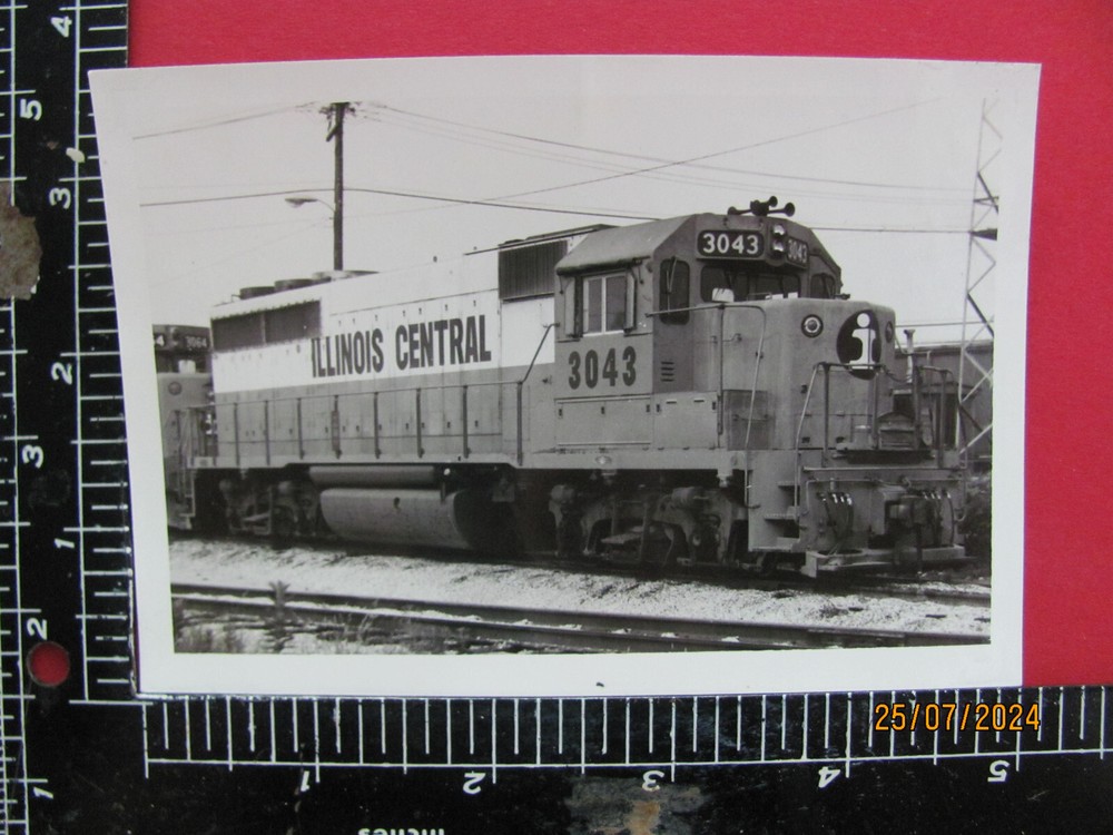 Illinois Central Railroad Gp-40 Diesel Locomotive #3043 Original Ic Rr Photo