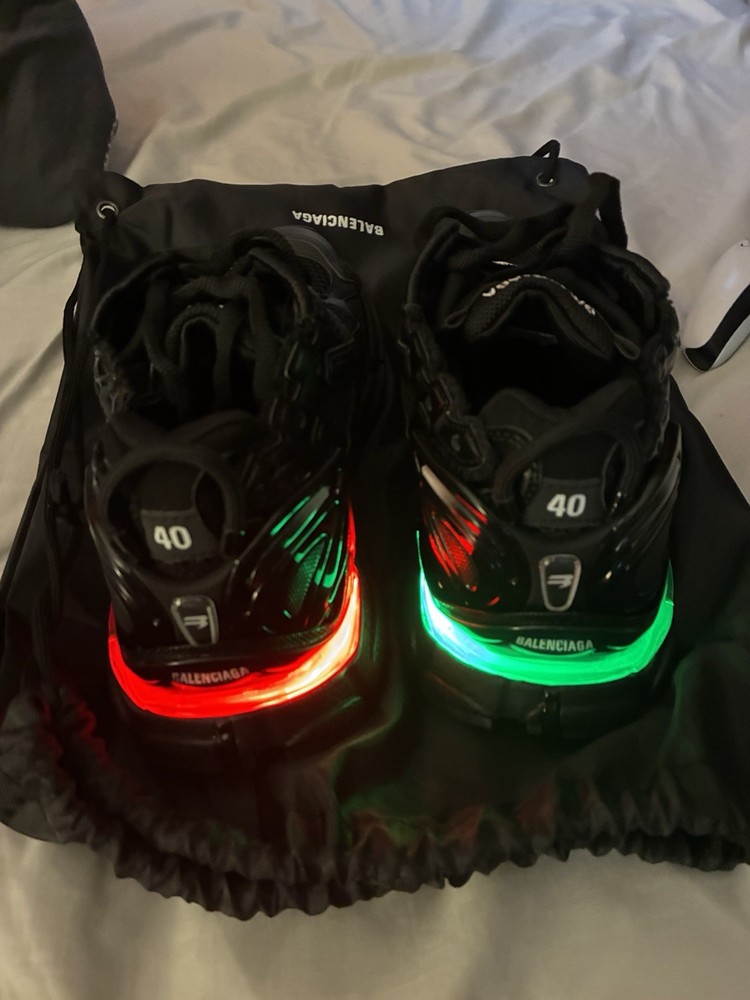 Balenciaga LED runner Men’s Black Light-Up Sole Low Top Lace-Up Logo Sneakers