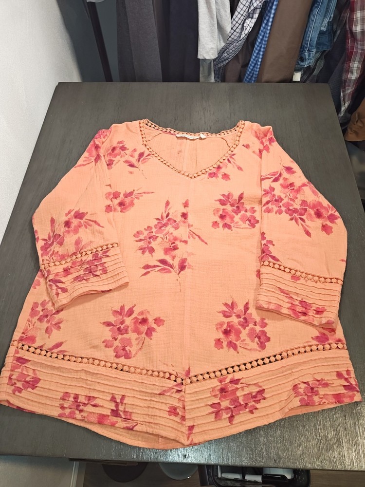 Soft Surroundings Woman's Garden Gauze 3/4 sleeve tunic top in an orange floral