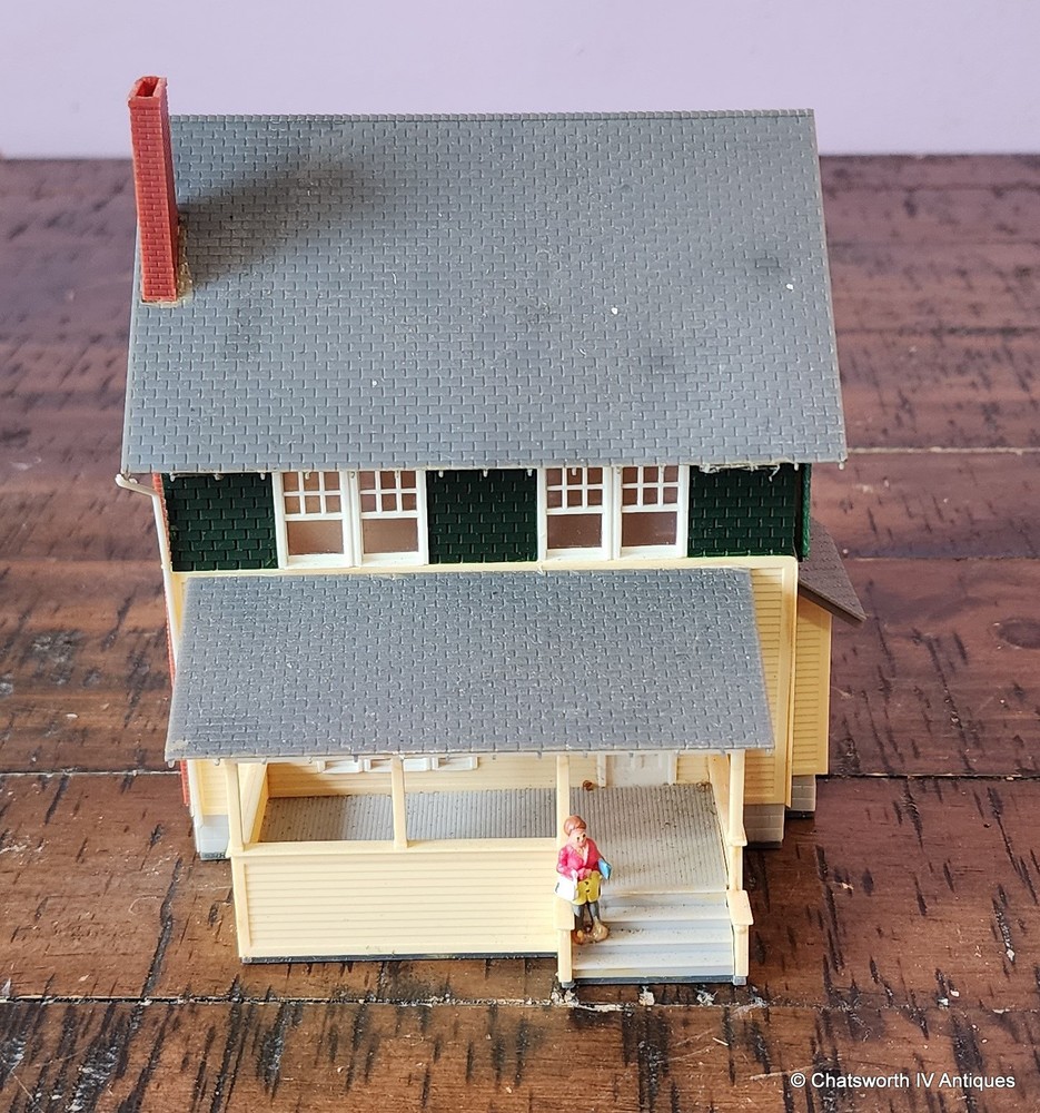 Vintage HO Scale Model Train Railroad Plastic Colonial Home Building Kit