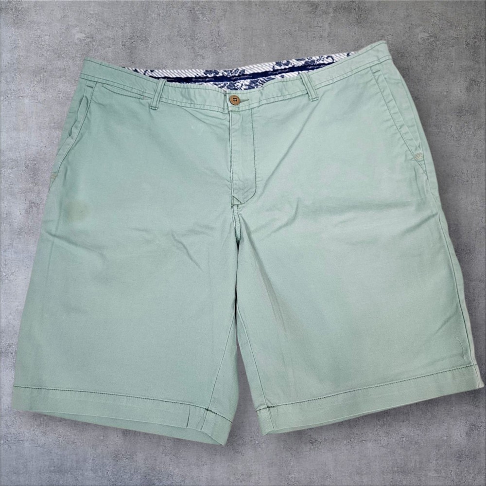 Tommy Bahama Seafoam Green 9.5 Inch Chino Shorts for Men Size 42 S10