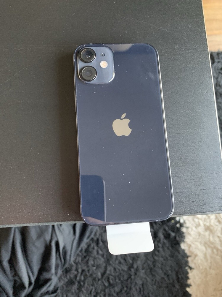 iPhone 12 / TikTok/ CapCut Installed