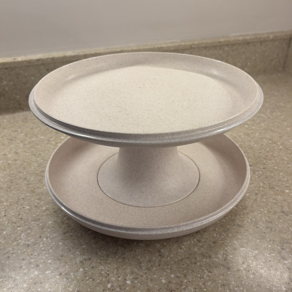 Tupperware Round Plastic Pedestal Cake/Pie Stand, 1-Tier Matte