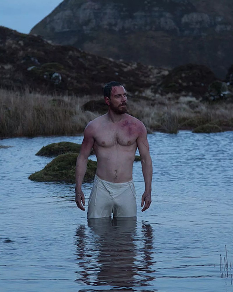 GLOSSY PHOTO PICTURE 4x6 Michael Fassbender Posing In The Water
