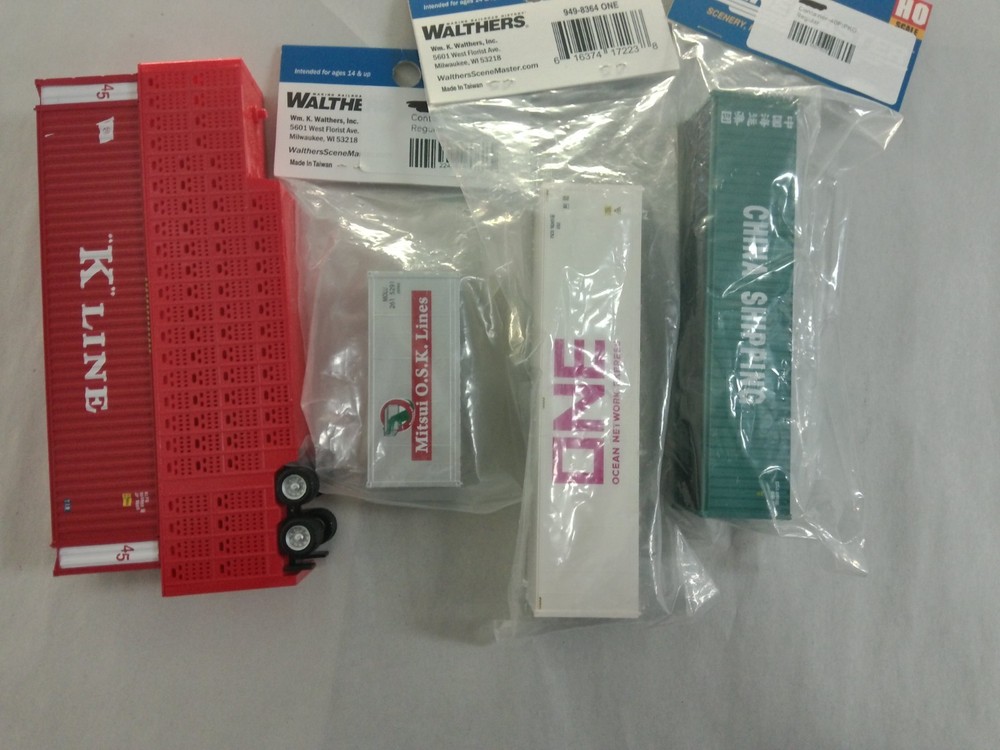 Grab Bag #5-057 HO Containers and Trailers (Set of 5 Various)