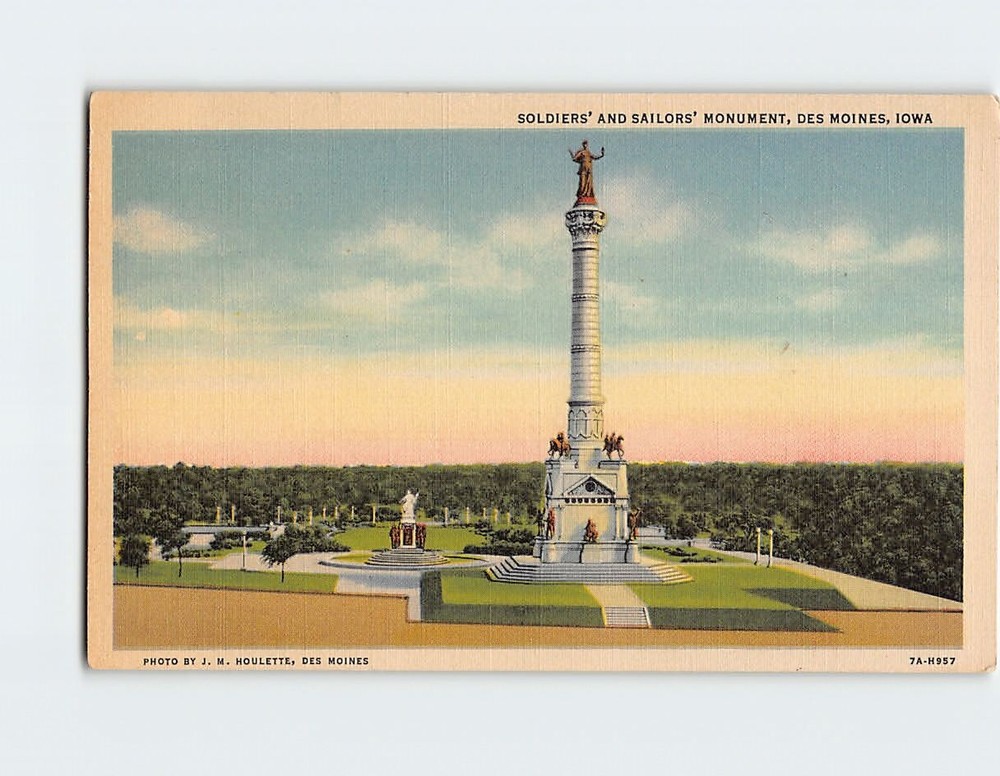 Postcard Soldiers' and Sailors' Monument Des Moines Iowa USA