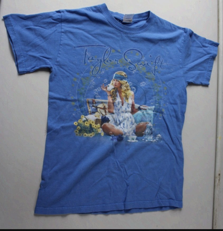 Vintage Y2K Taylor Swift Fearless Tour T-Shirt Blue Concert Merch