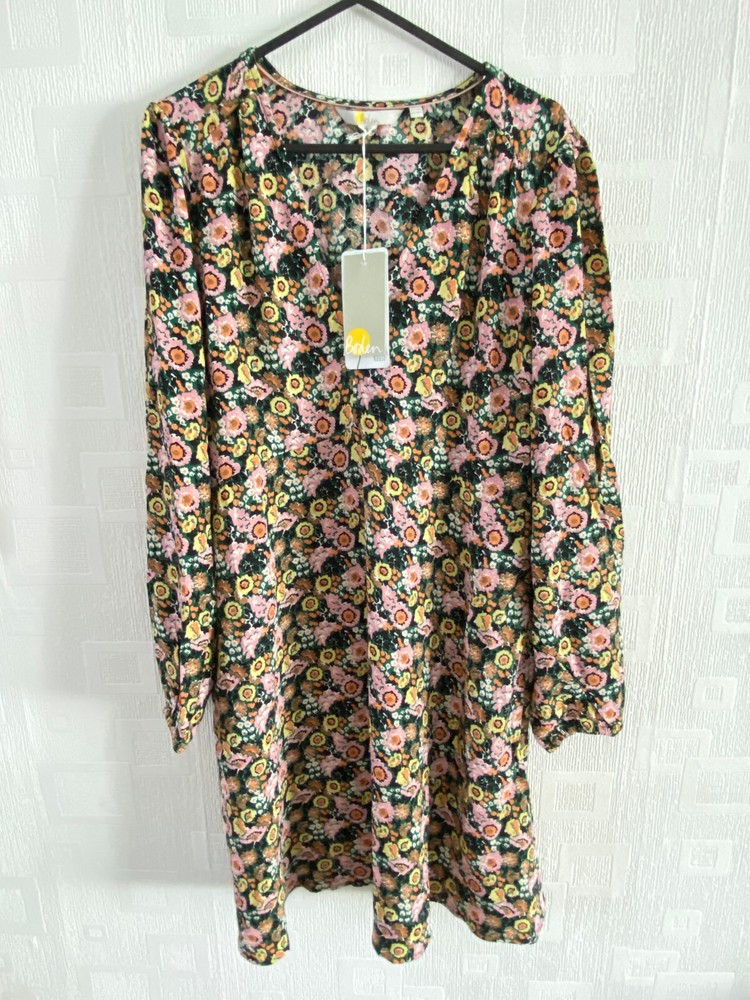 Boden  floral v-neck   tea  dress  size 20L   NEW D0313