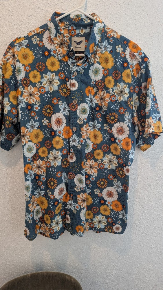Yiume Hawaiian Shirt Size Medium 60's Floral Aloha Camp Short Sleeve Button