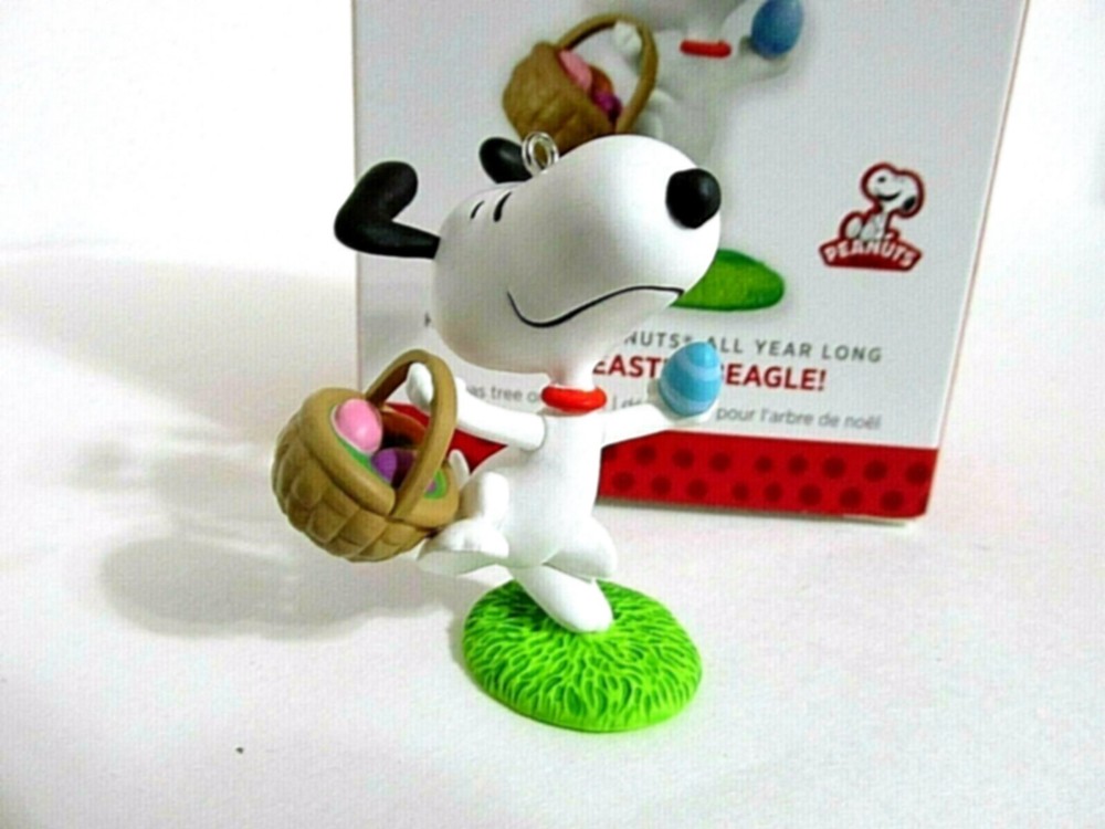 Snoopy Peanuts Charlie Brown Hallmark Christmas Ornament Figure Figurine 2013