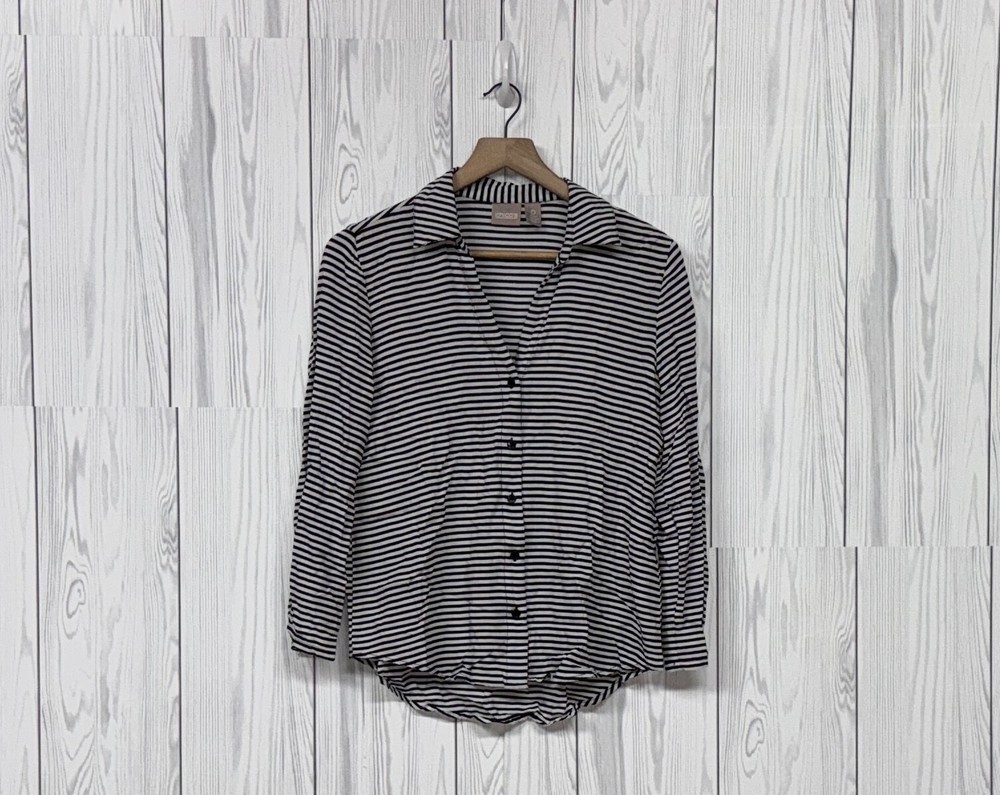 Chicos top womens size 0 button up long sleeve white patterned striped
