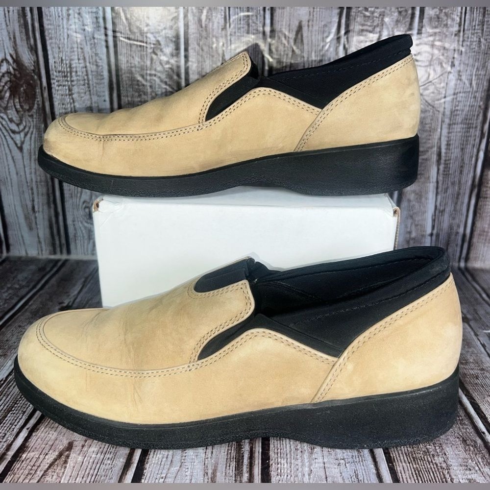 Clarks Womens Leather Slip On Loafers Tan Comfort Casual Shoes US 8M