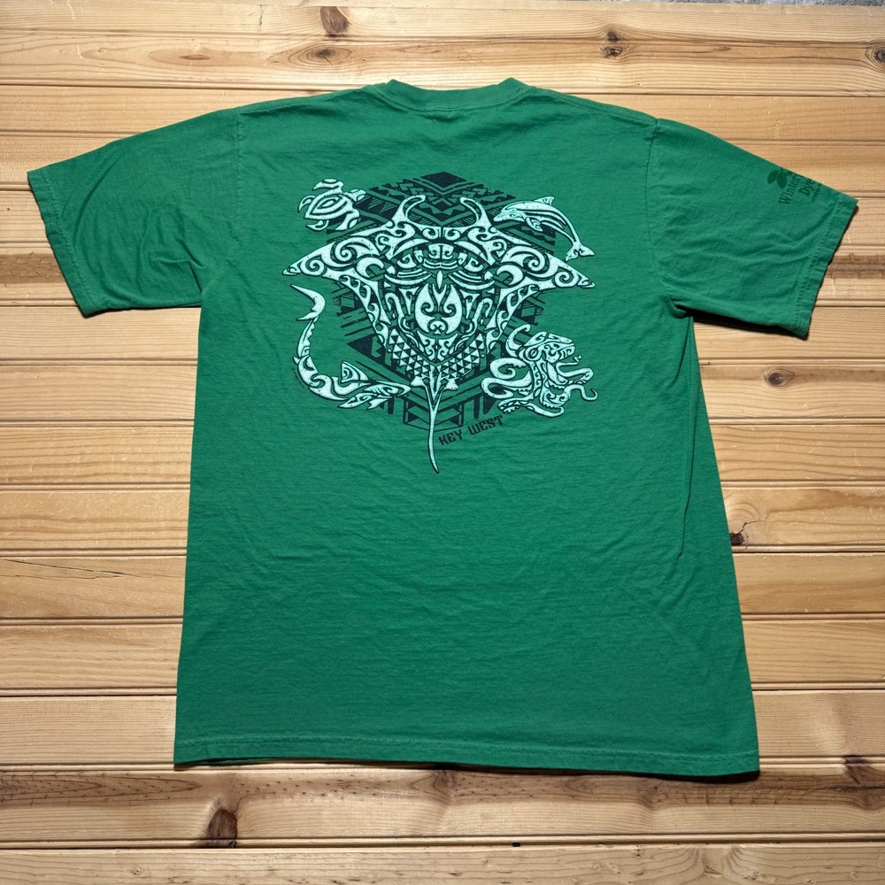 Crazy Shirts Key West Manta Ray Hawaiian Surf Wintergreen Dyed T-Shirt - Medium