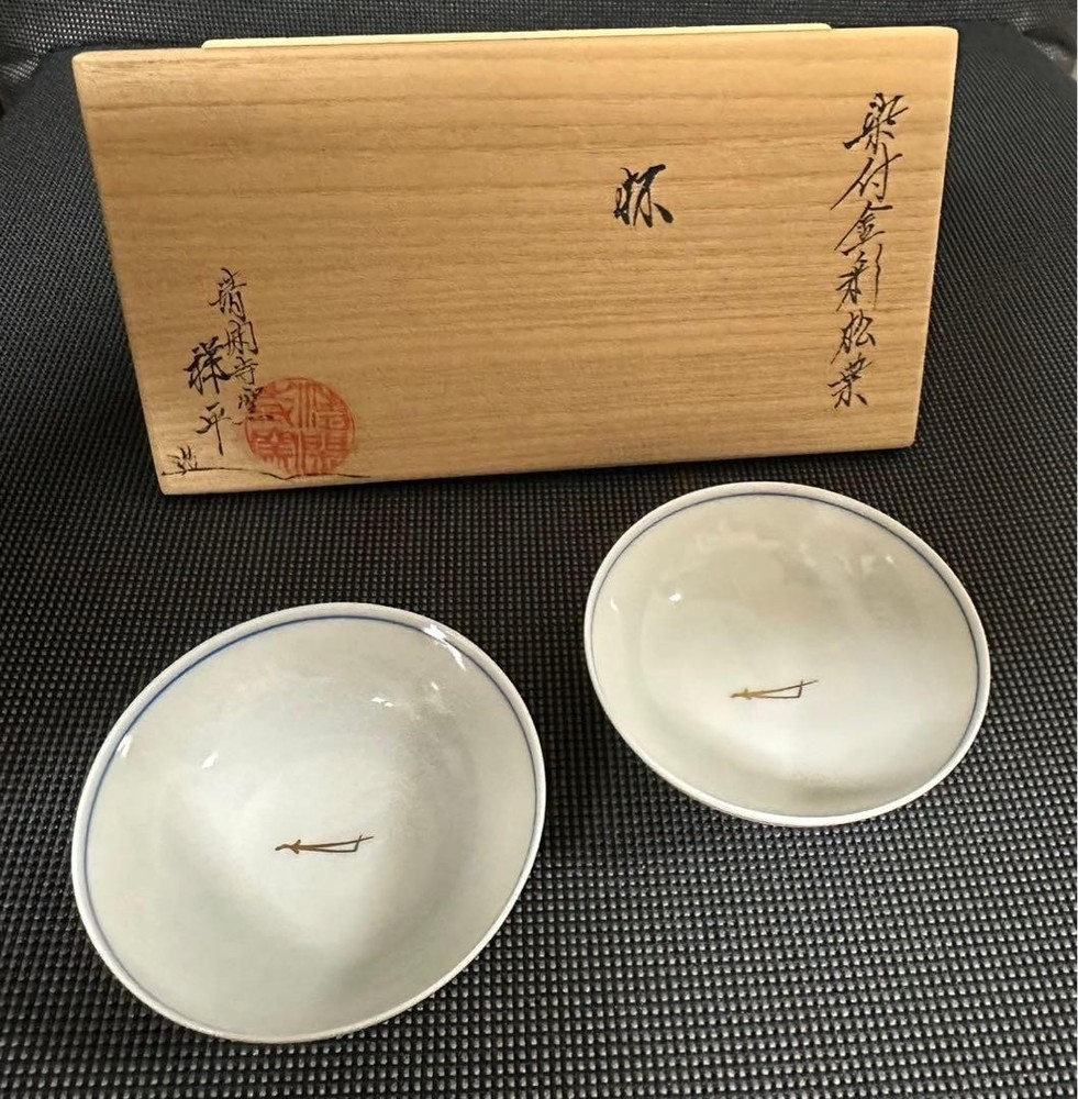 Kyo-yaki Seikanji Sugita Shohei Gold-Dyed Ceramic Sake Cups Pair