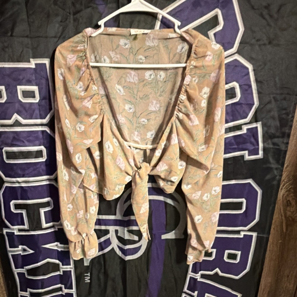 Blush Floral Tie Front V-Neck Cropped Long Sleeve Blouse M