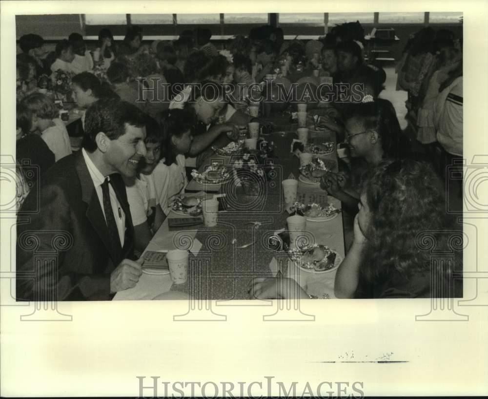 1990 Press Photo Pineview Middle School breakfast for honor students