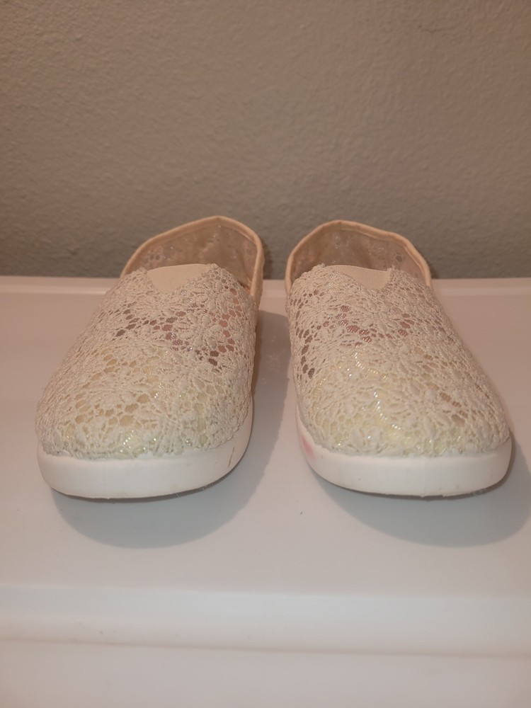 Kinetic Energy Womens White Floral Slip On Shoes Alpargata Size 7. Pre-Owned