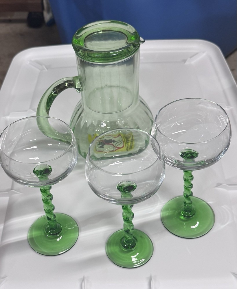 Green Glass Pitcher & Margarita Glasses Four-Piece Set, Round Design, Handle