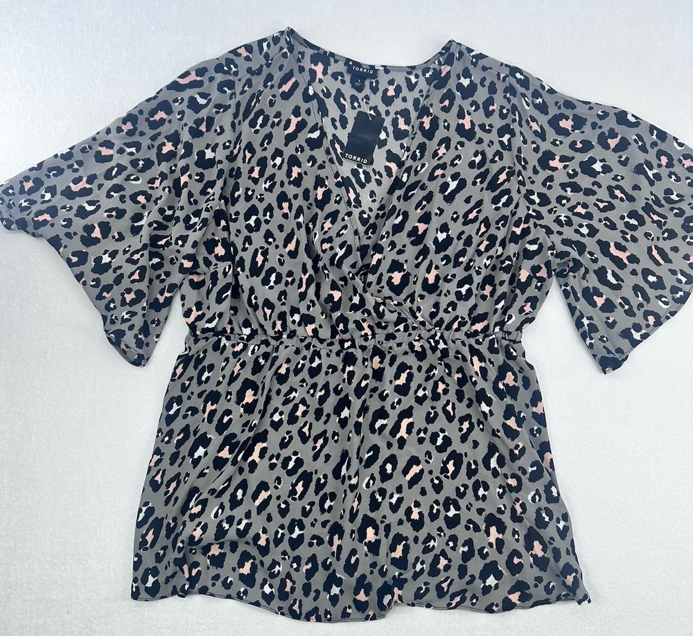 NWT Torrid Blouse Women Animal Print Size 1 Overside