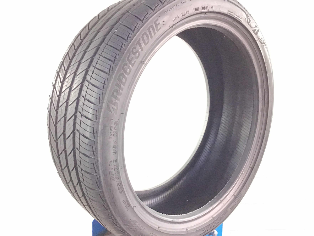 P235/40R19 Bridgestone Turanza QuietTrack 96 V Used 7/32nds