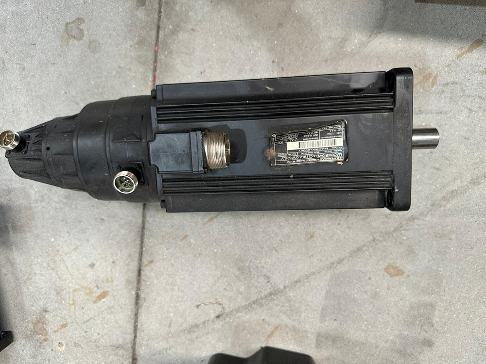 Indramat Motor MAC090B-0-PD-4-C/110-A-0/WI524LV