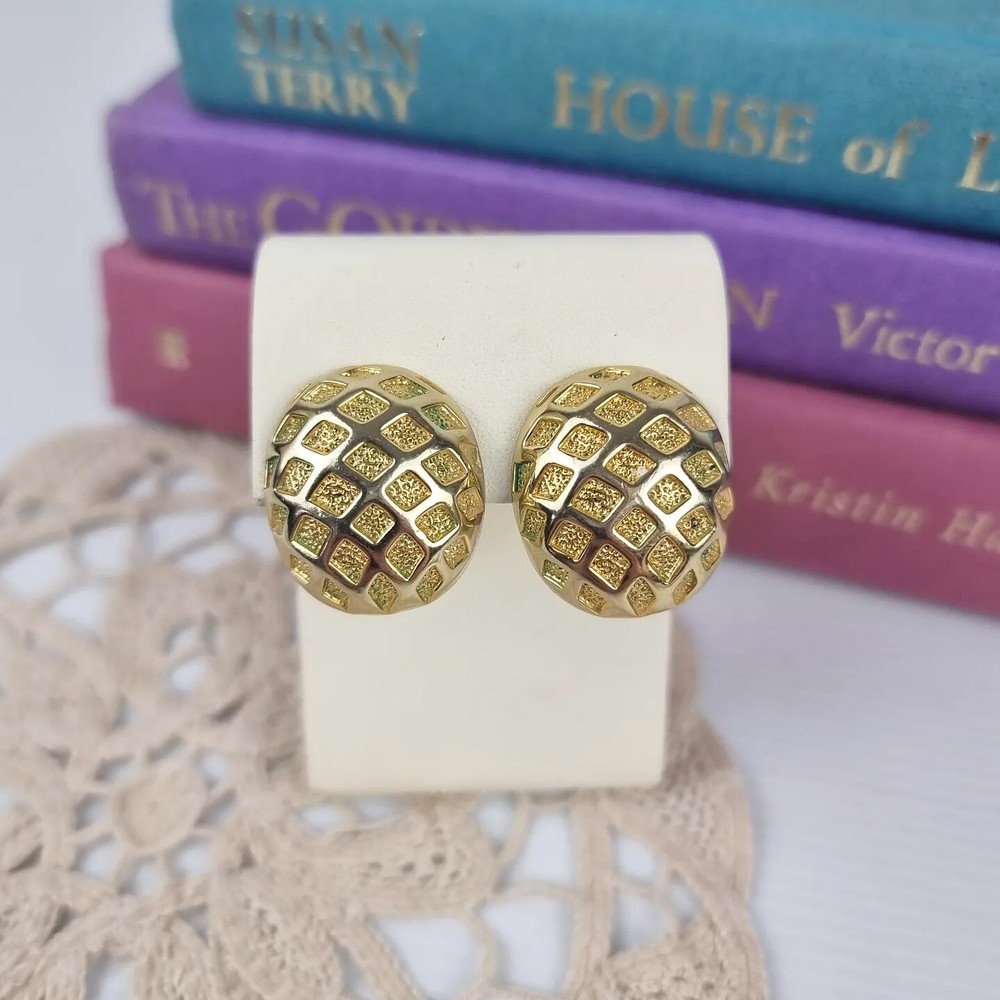 Vintage 80s Gold Tone Clip-On Earrings with Oval Diamond Pattern Estate Jewelry