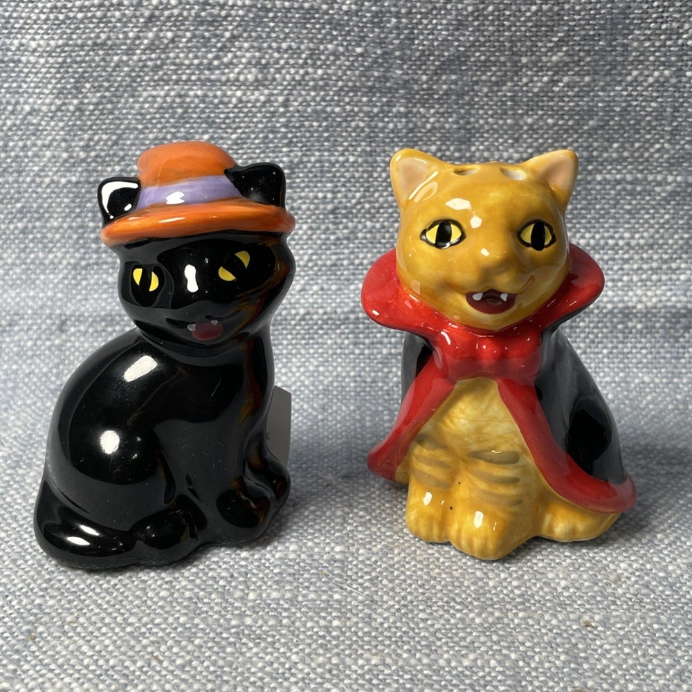 Cracker Barrel Black Cat Halloween Vampire Witch Mini Salt & Pepper Shaker Set*