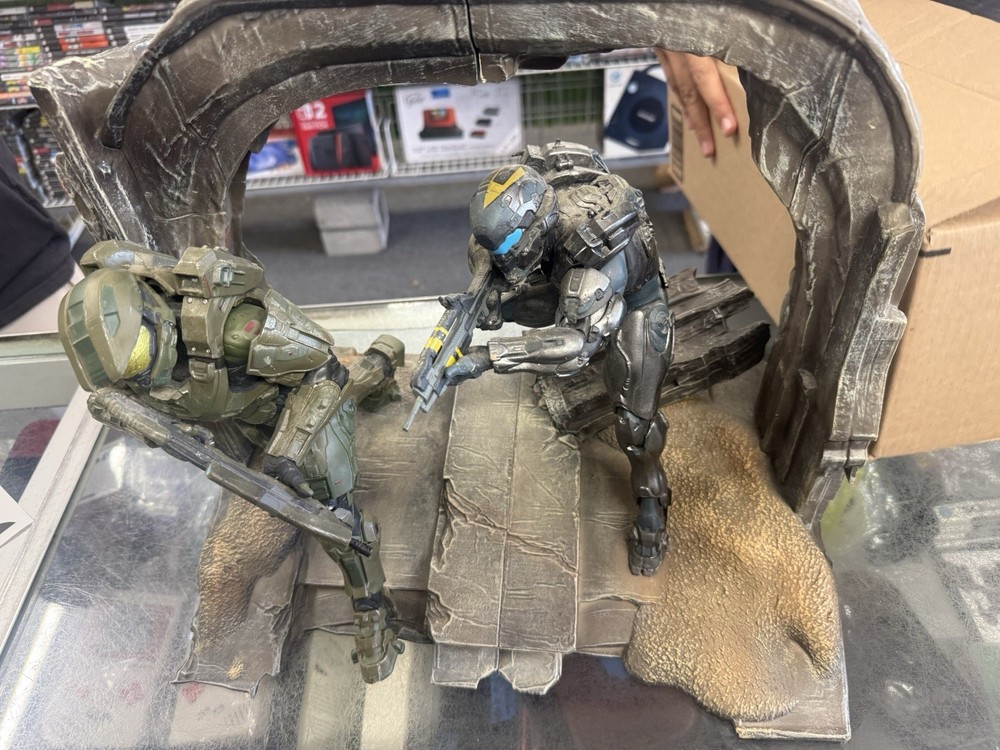 Halo 5: Guardians Limited Collector's Edition (Microsoft Xbox One) Statue Only