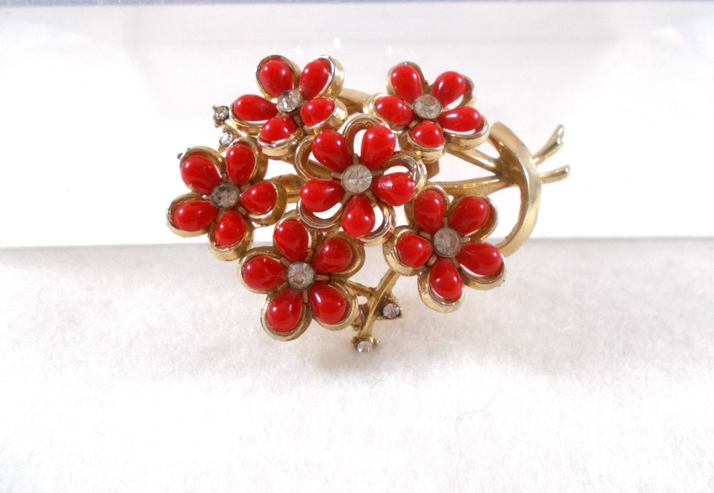 VTG Coro Red Glass Cabochons & Crystal Rhinestones Flower Spray Gold Tone Brooch