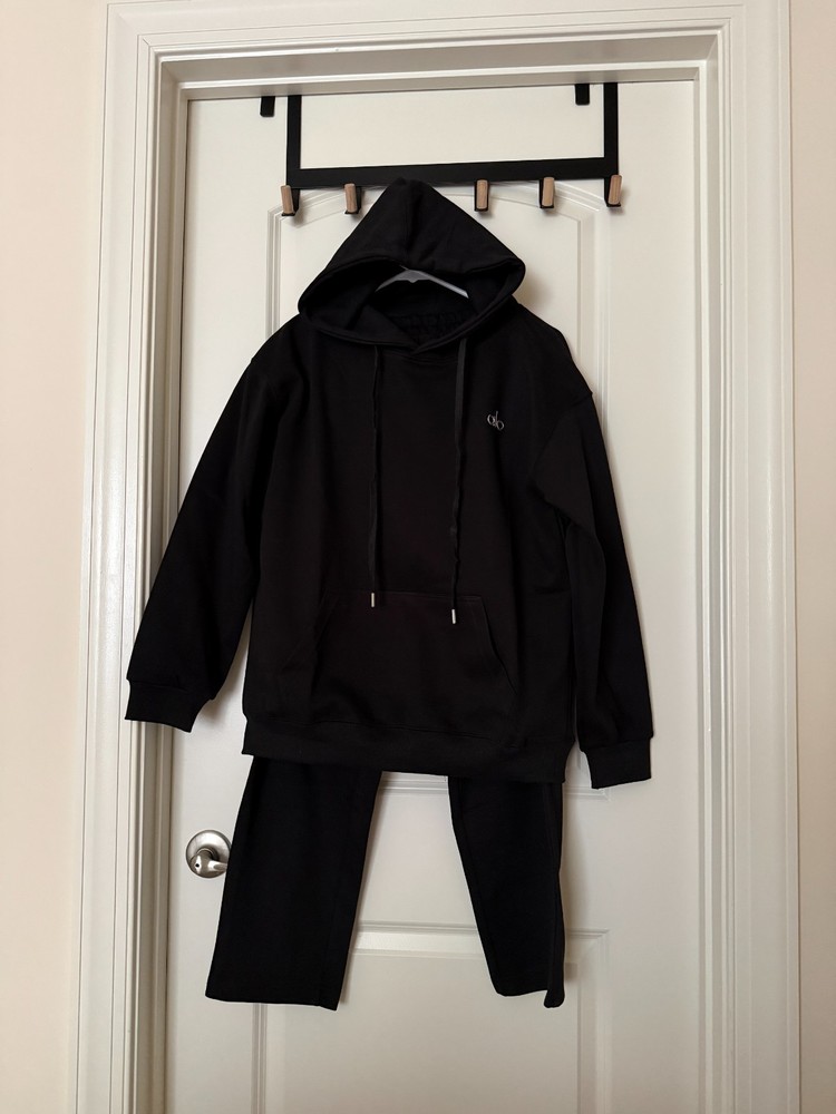 Women Alo Black Pullover Hoodie Matching Set in Size Medium