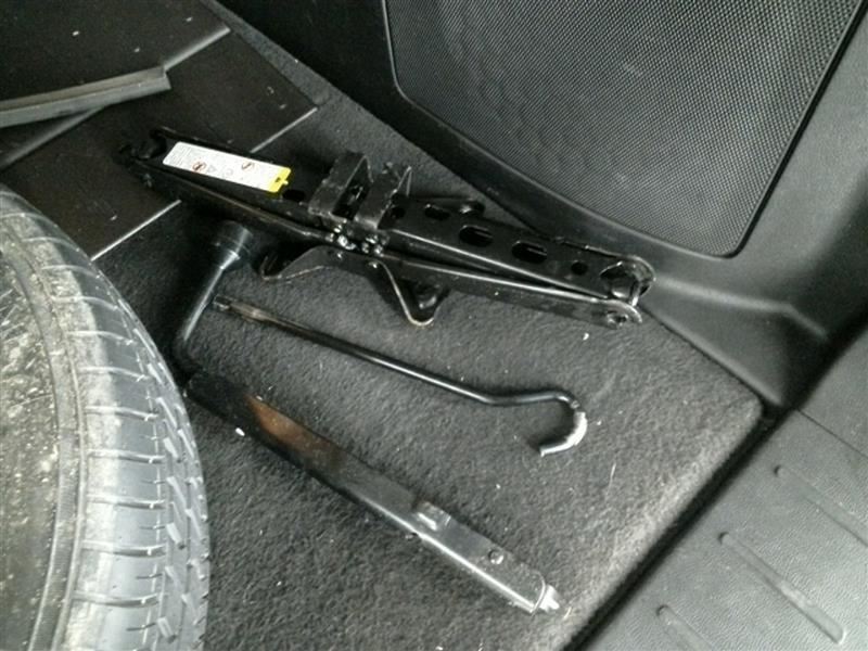 EQUINOX   2012 Jack 104596400 NO FOAM TRAY NO SPARE TIRE