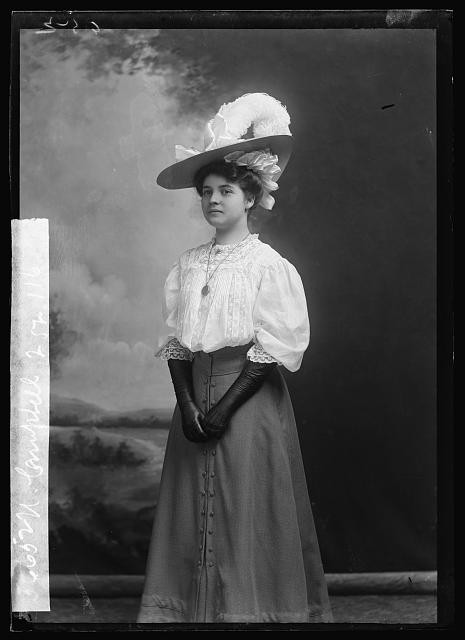 Photo:1905 1906 Portrait Woman Large Hat Gloves Studio Photo Campbell N