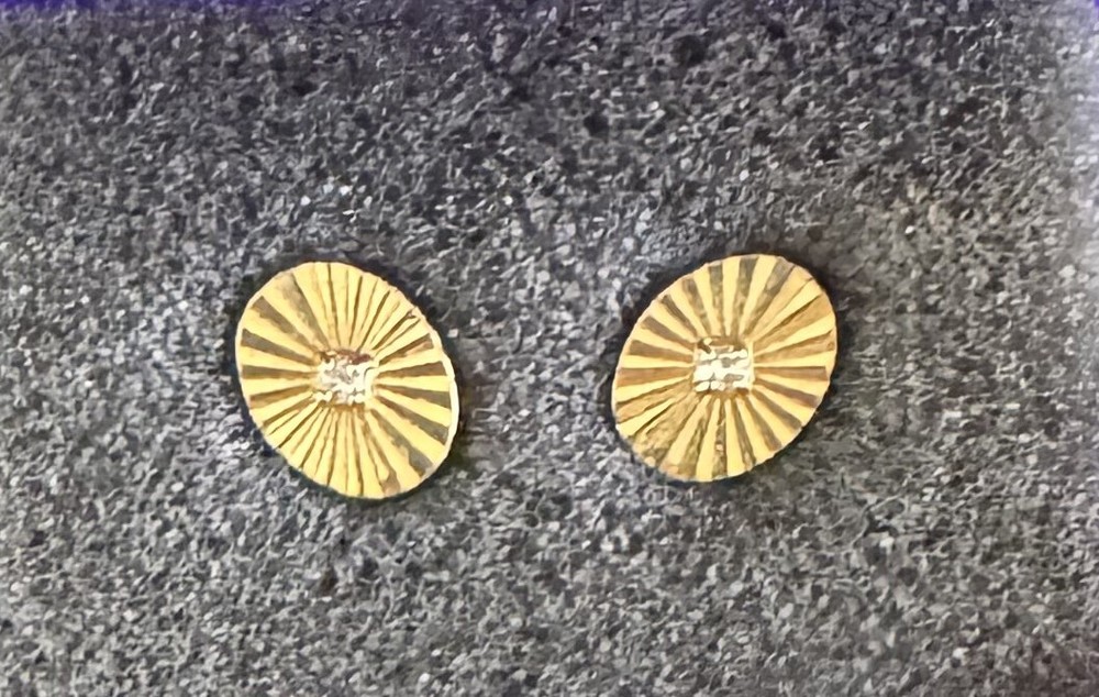 VINTAGE GOLD TONE OVAL CRYSTAL  RHINESTONE EARRINGS Post Pierced STUDS