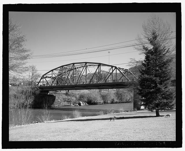 9. Detail view of main through truss span. - Rogue River Bridge, Spanning Rogue