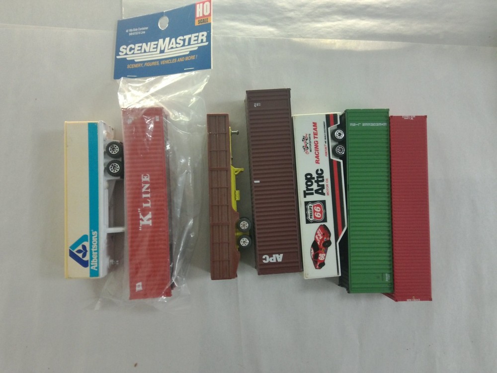 Grab Bags #5-071 HO Containers and Trailer (Set of 7 Various)