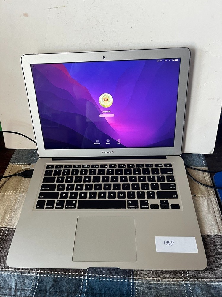 Apple MacBook Air (13 in), Core i5, 8 GB Ram, A1466, 2017, macOS Monterey 12.7.6