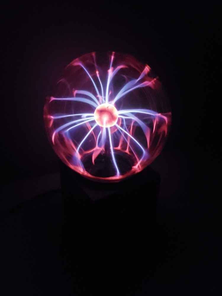 Vintage 1980’s Realistic Illuma Storm Plasma Ball Globe 42-3035 - TESTED